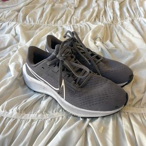 Nike Zoom Pegasus 38 - Grey